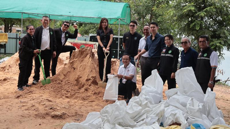 กรอกกระสอบทราย เพื่อเตรียมความพร้อมในการช่วยเหลือประชาชน