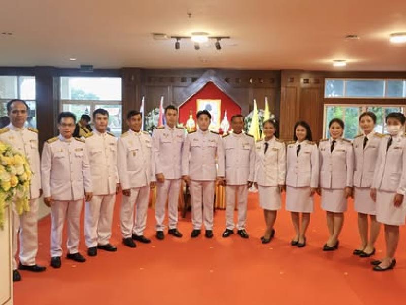 พิธีถวายเครื่องสักการะและวางพานพุ่ม